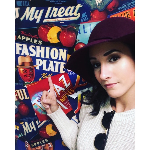 A Little Boston Posher - Top Rated Seller, Posh Ambassador, and Fast Shipper! - Picture 4 of 4